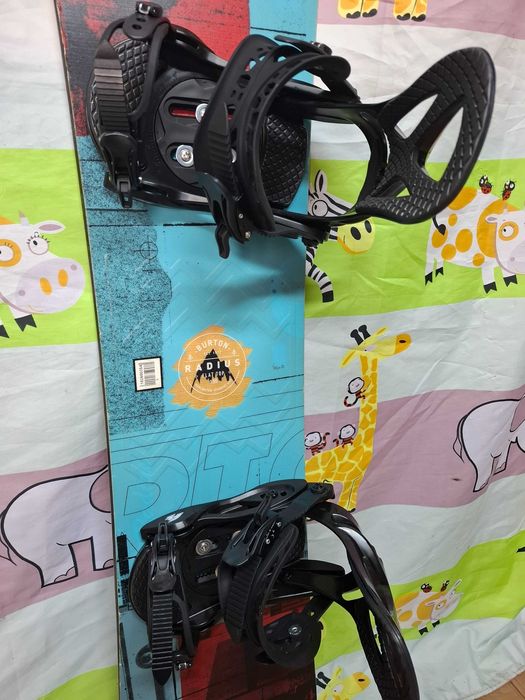 Placa snowboard Burton Radius 130 cm cu legaturi noi incluse