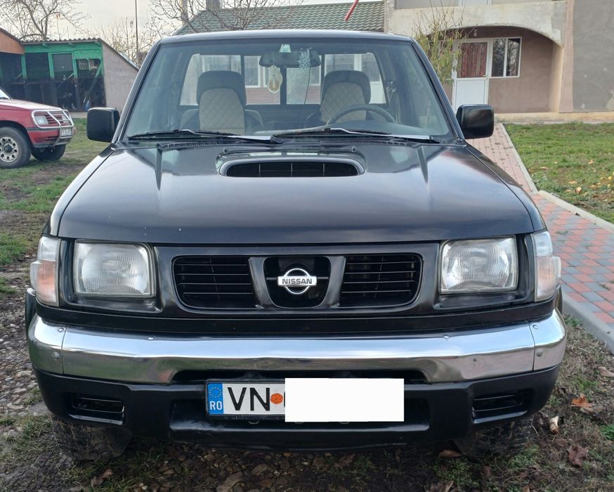 Vând Nissan Navara