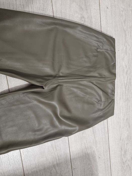 Pantaloni/Leggings din imitatie de piele Mango