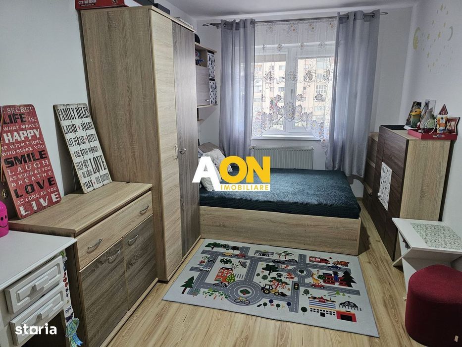 Apartament 3 camere, Cetate, etaj intermediar