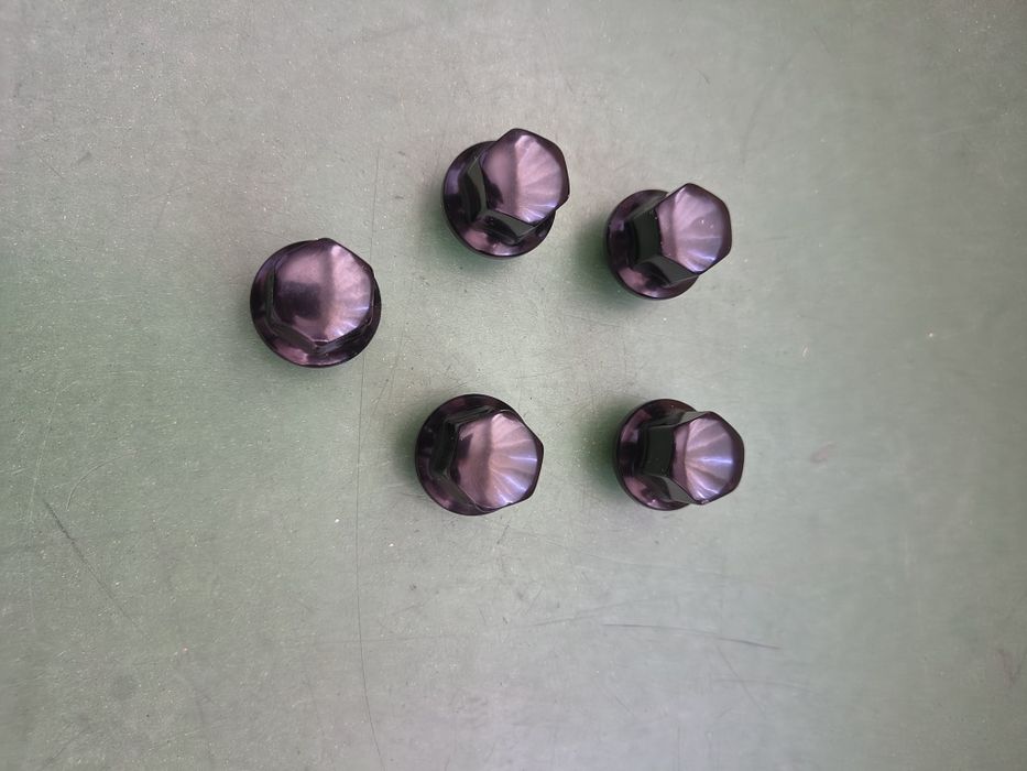 Piulite Negre  prezoane pline Ford Focus Fiesta Mondeo C-Max sau Volvo jante ALIAJ
Magazin Piese Auto