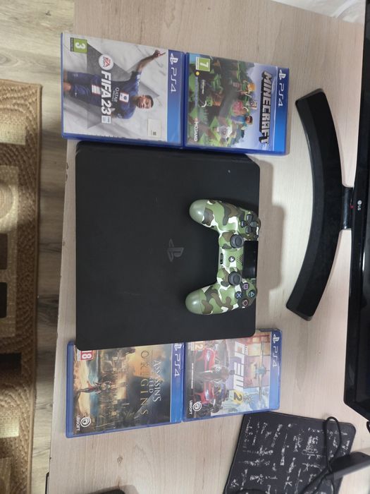 PS 4 slim cu controler ul custom + 4 jocuri