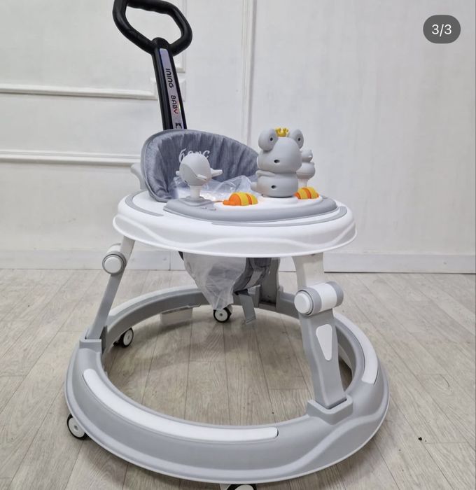 Детская кровать и ходунок