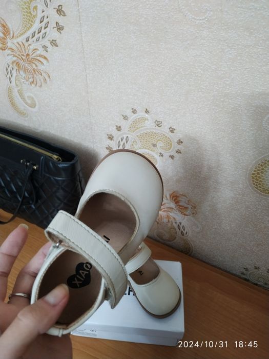 Продам детскую обувь