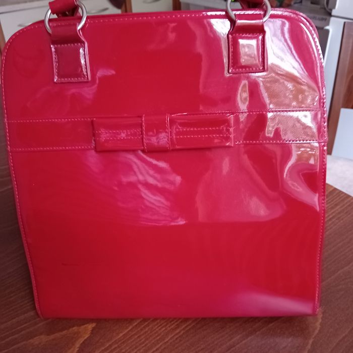 Дамска чанта в червено