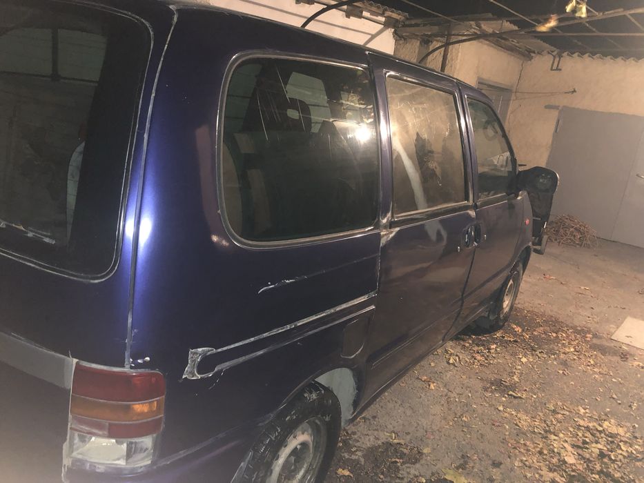 Минивэн Nissan Serena