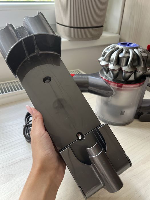 Aspirator Dyson V8