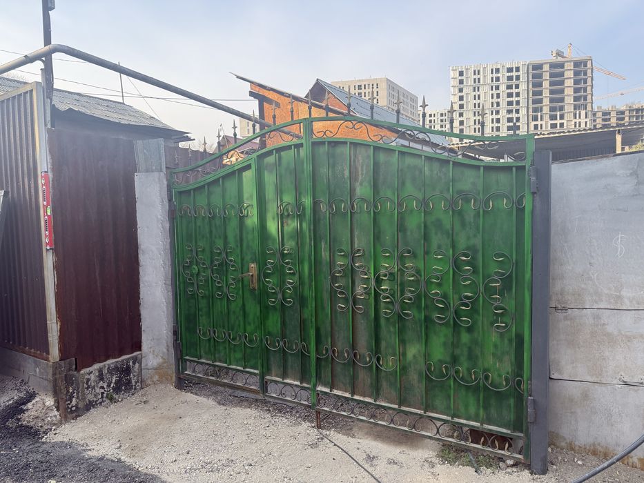 Продам Ворота Колитка внутри