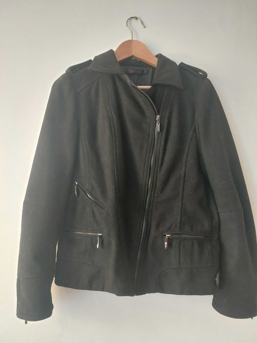 Вълнено дамско яке в черен цвят