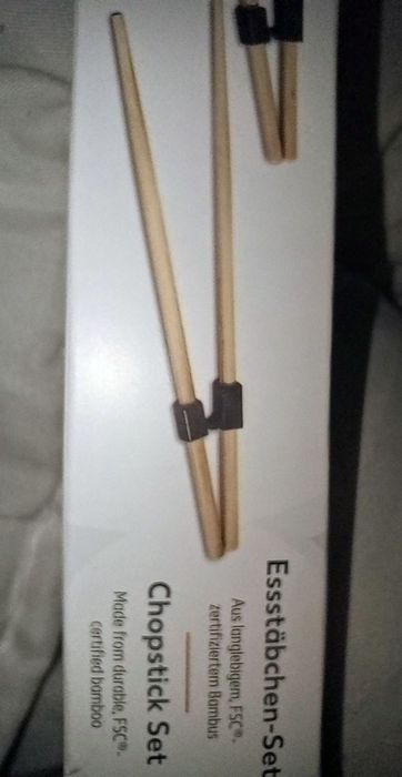 Chopstick Set sigilat nou nefolosit, un set are 4 perechi betisoare pentru mancat / chopsticks din bambus și 4 elemente ajutatoare pentru incepatori