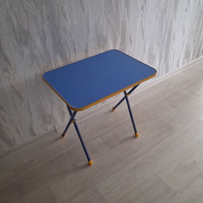 Продам детский столик