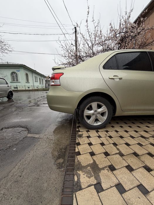 Srochna sotiladi Toyota yaris 2007 yil full ideyal