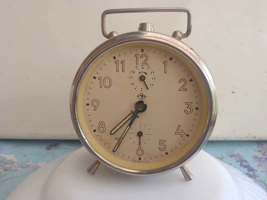 Ceas de masa sau semineu desteptator - mecanic Jnsa