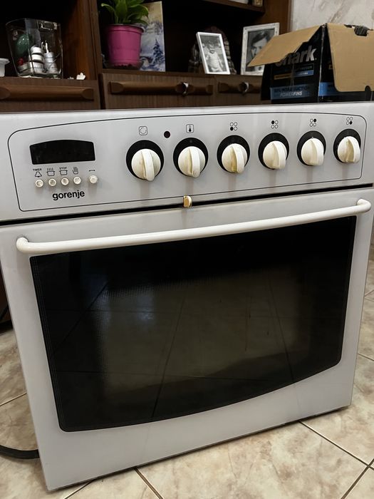 Фурна и котлони за вграждане Gorenje