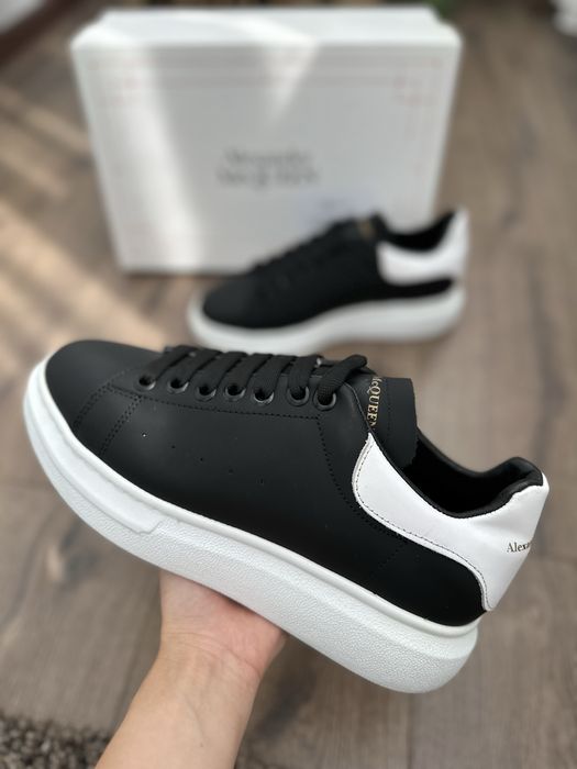Adidasi ALEXANDER MCQUEEN lProdus NOU Premium Adidasi Baieti | Fete | Unisex | Model nou 2026 | Calitate premium | Cutii + Toate accesoriile
