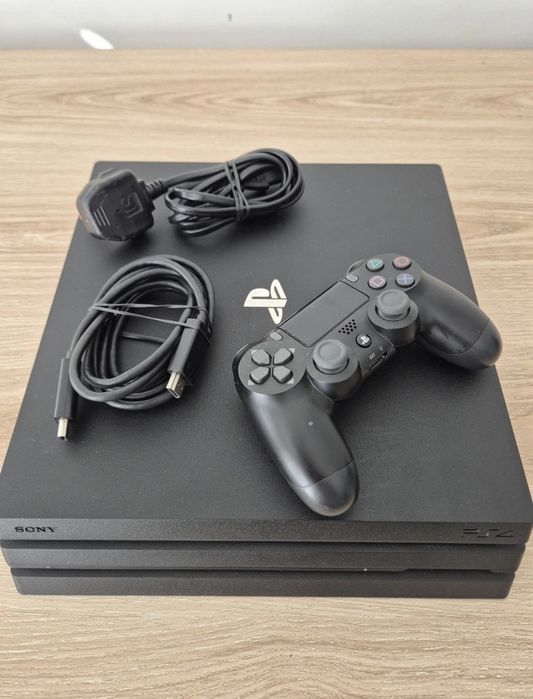 PlayStation 4 Pro 1TB в  отлично състояние, без забележки и профилактиран
