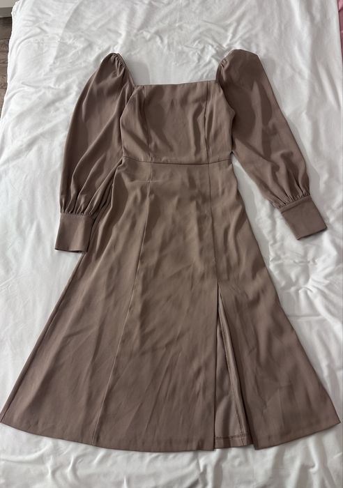 Бежевое платье Lichi