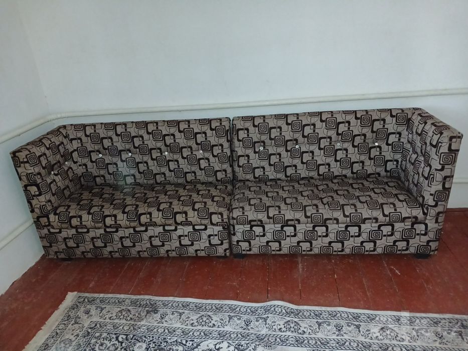 Диван продаётся для прихожей и гостиной