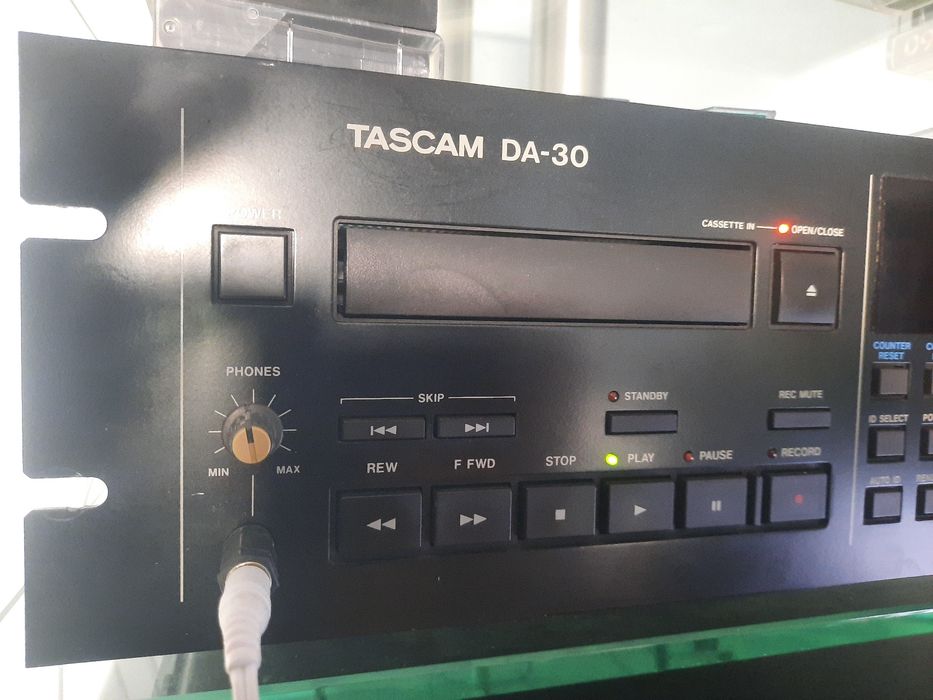 Vand DAT Tascam DA30 DECK Remus • OLX.ro