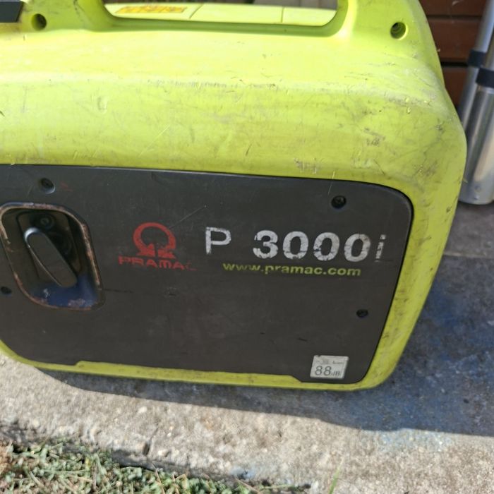 Invertor generator curent 3000i