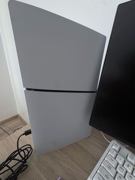 Продавам playstation 5  мишка  и монитор
