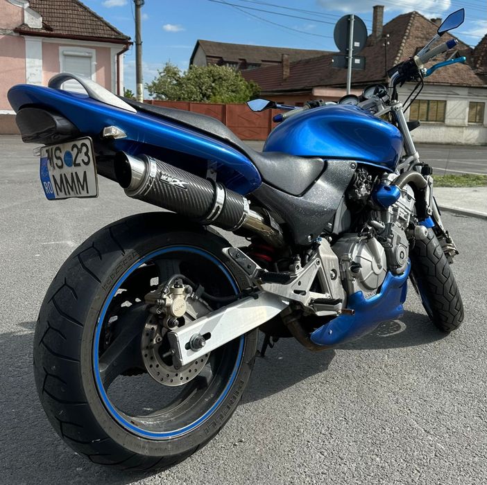 Honda Hornet cu elemente carbon