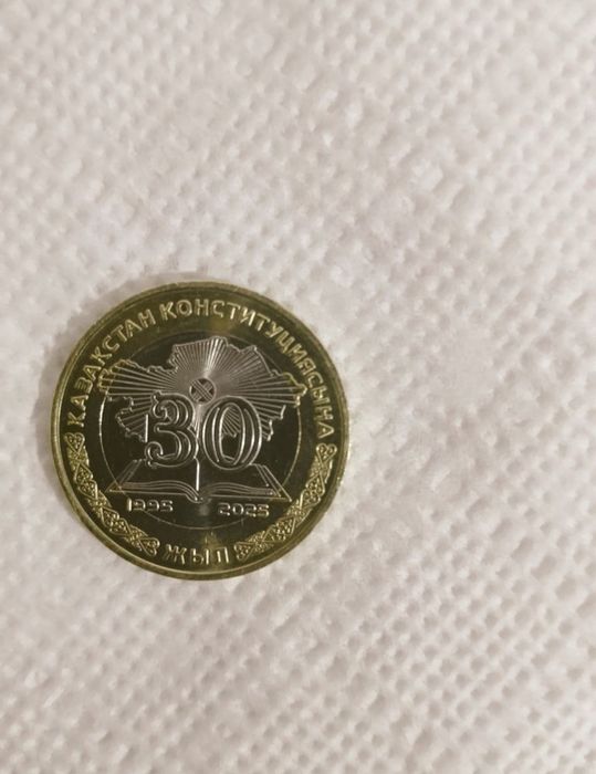Продам монету 200 тенге,