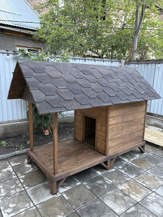 Будка для собаки. Загородный коттедж для питомца