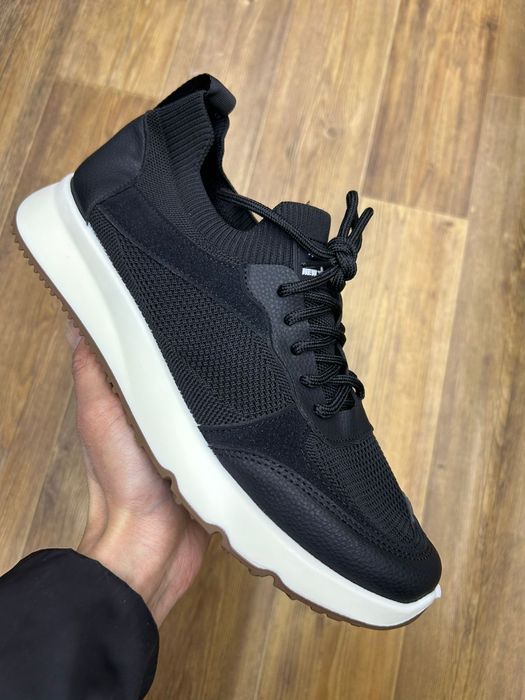 Продам летние кроссовки