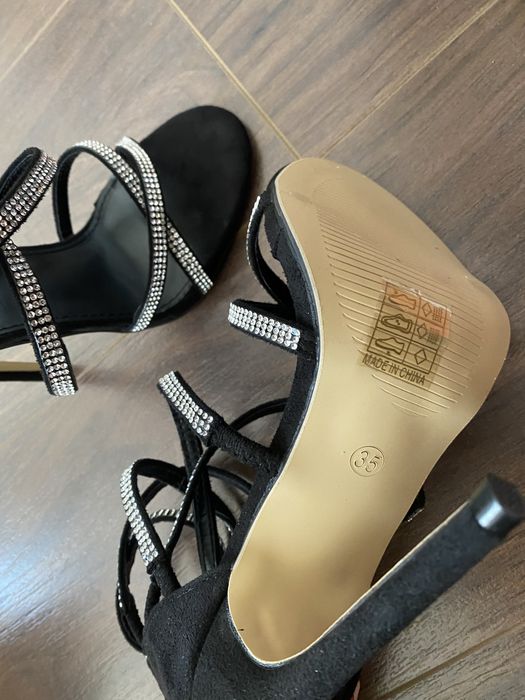 Обувки на висок ток