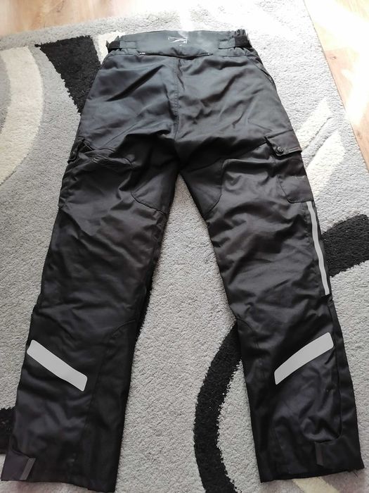 Яке, каска, панталон, ръкавици за мотор