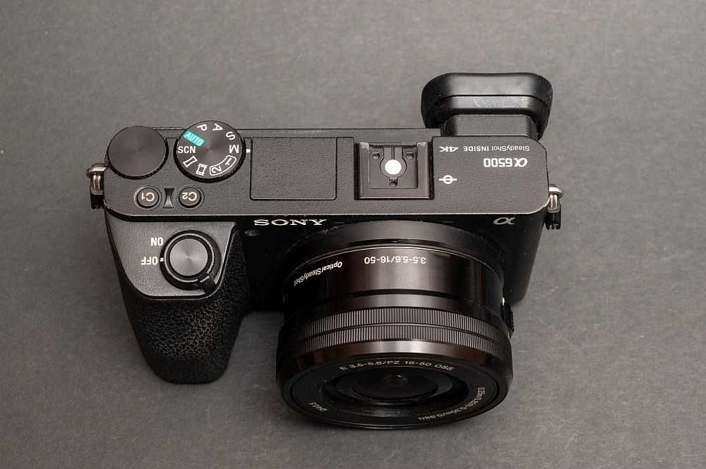 Pachet SONY A6500 + obiectiv kit + 4 acumulatori + card