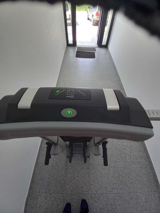 ELEVATOR electric pentru persoane cu handicap locomotor.