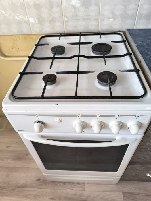 Продам газ плиту