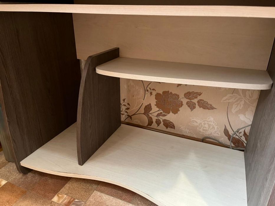 Продаю компьютерный стол