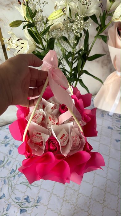 Сладкий букет из роз и Raffaello