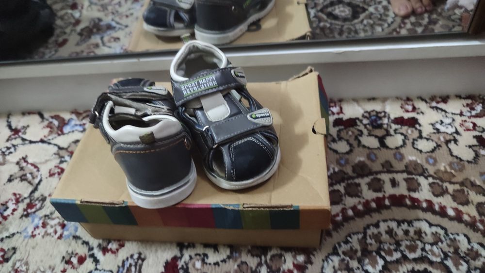 Продаются детские босоножки