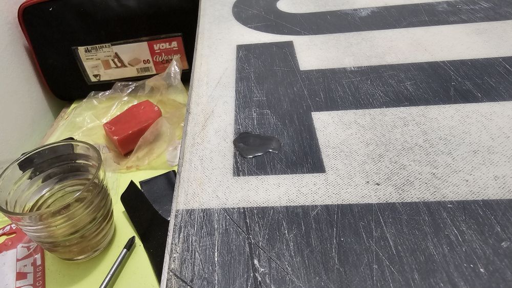 Reparații și întreținere ski / schiuri, snowboard și echipamente