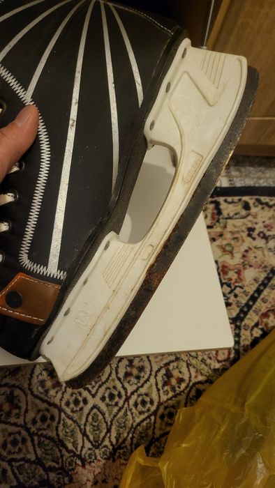 Продам коньки новые 44-45 размер