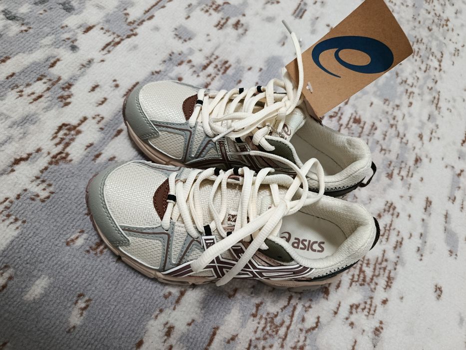 Кроссовки новые Asics