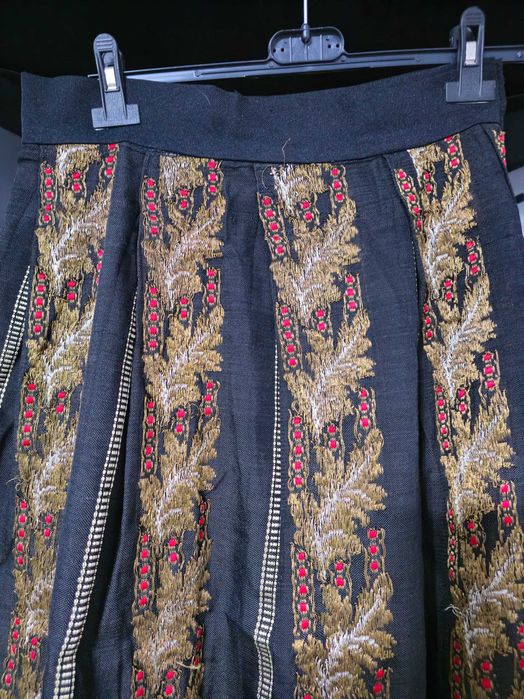 Vand costum popular autentic vechime 100 ani