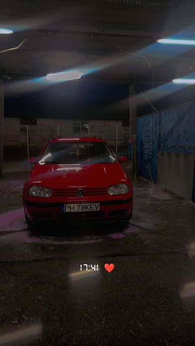 Vând sau schimb golf 4