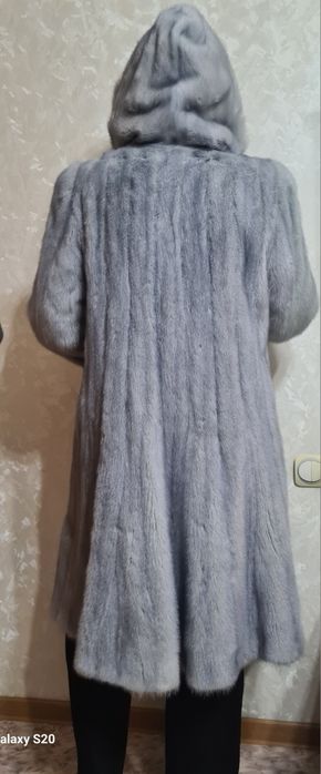 Норковая шуба с капюшоном б/у. Размер 50