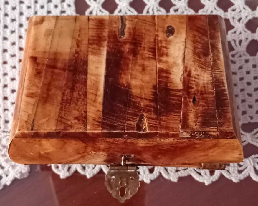 Кутия за бижута от камилска кост