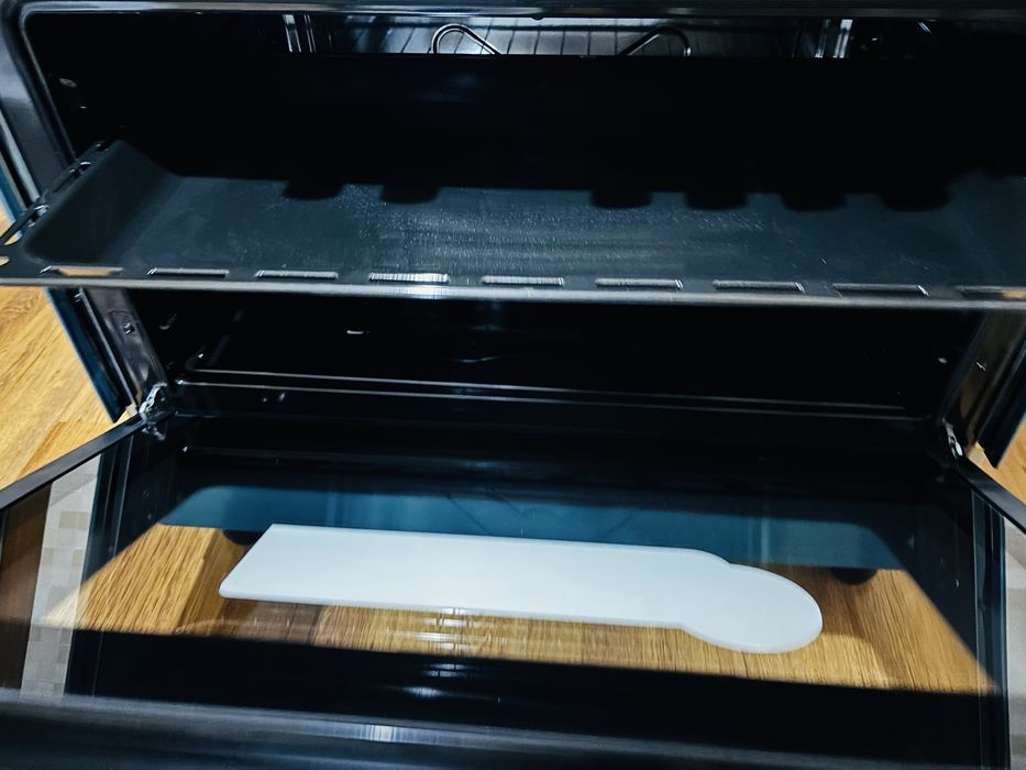 Продаётся газовая плита Midea