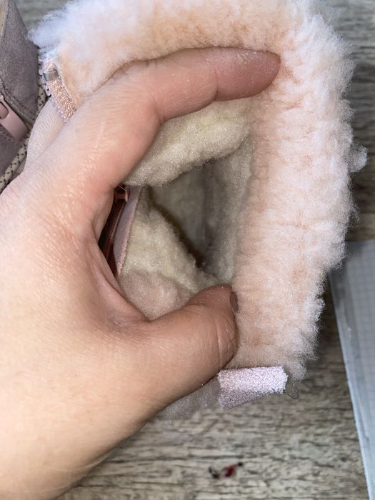 Продам детскую зимнюю обувь