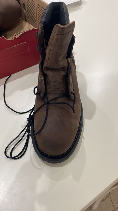 Продам новую спец обувь