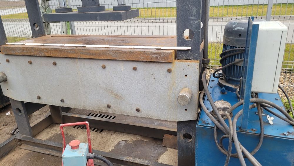 presa atelier 150 T  pompa hidraulica motor 15 kw cilindru distribuito