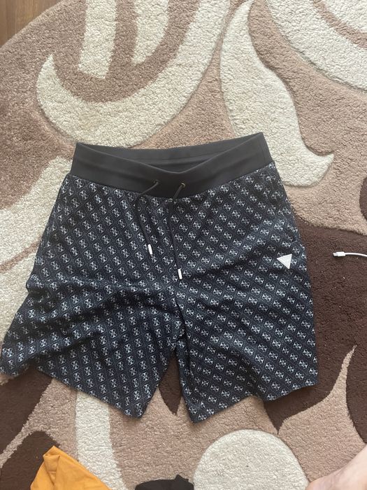 Vand pantaloni scurti