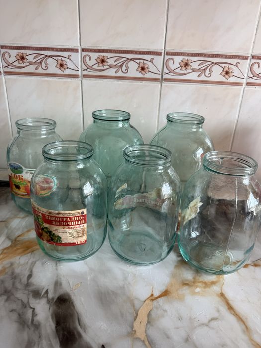 Продам 3-2 литровые банки 100 тг
